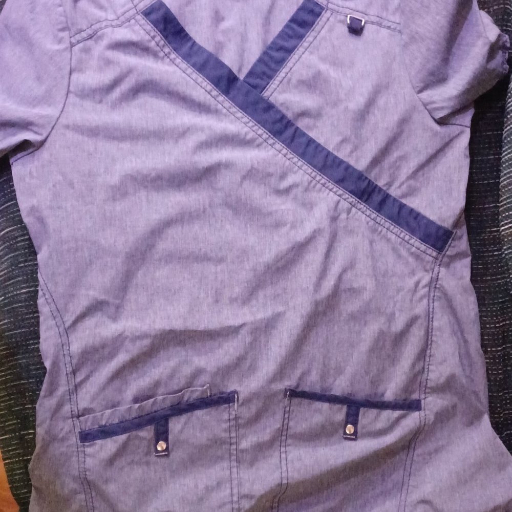Scrub set